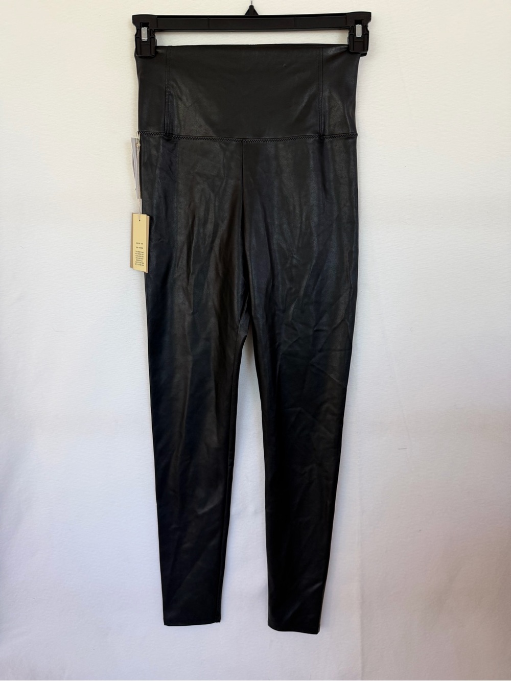 New with tags Wildree Free Aritizia Daria Short Leggings